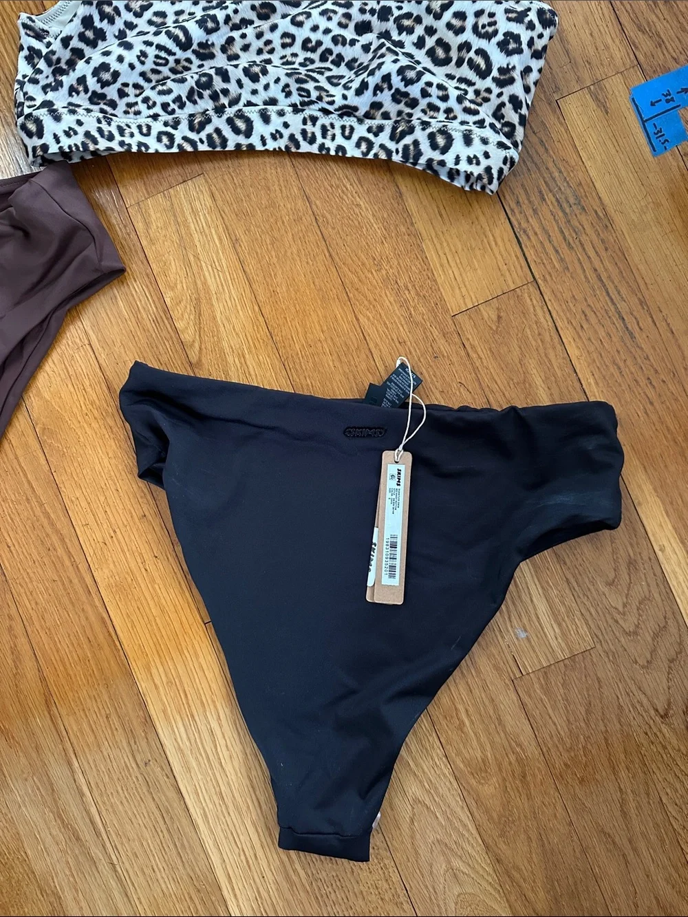 Skims bikini bottoms, black size small. BNWT